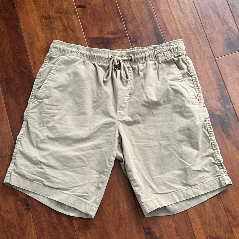 Mens khaki elastic waist flat front shorts